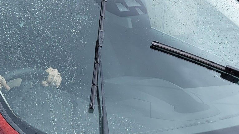 Yağmura göre otomatik ayarlanan silecekler